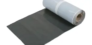Strešná bitumenová strieborná krytina pre záhradný domček 