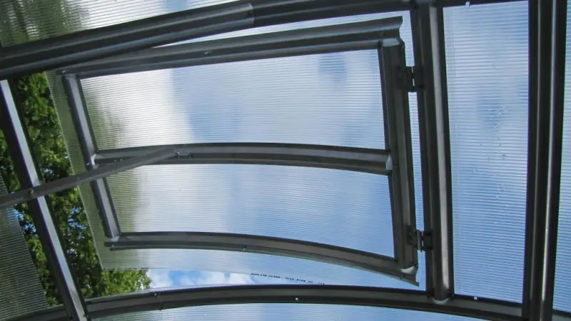 Strešné vetracie okno pre záhradný skleník NORDPOLEN BALTIC