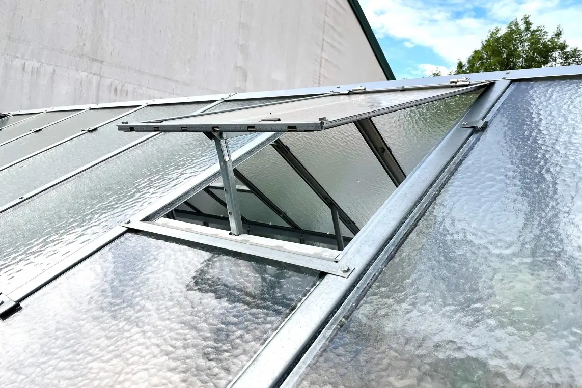 Strešné vetracie okno pre záhradný skleník Variant