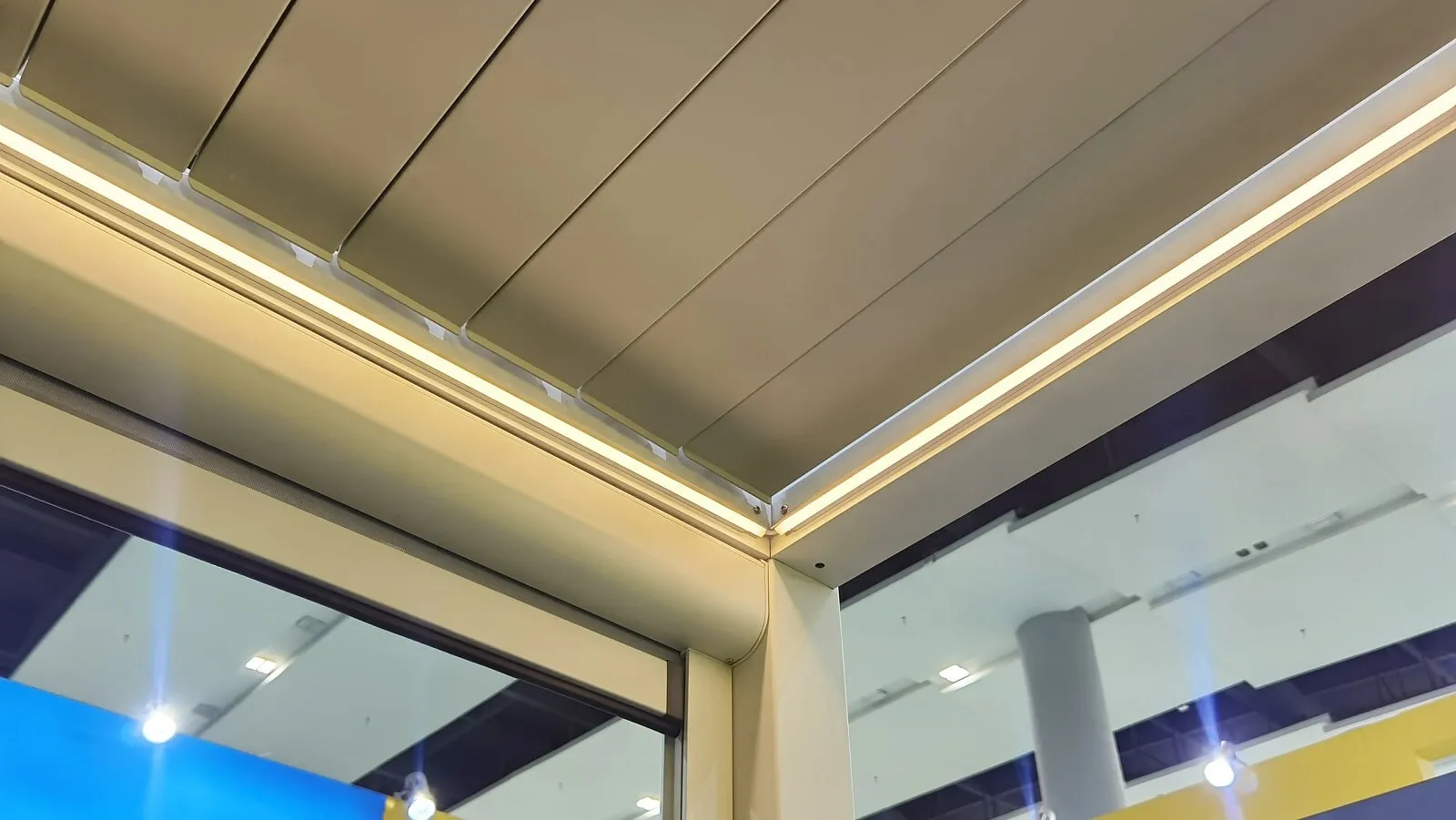 Hliníková pergola LANITPLAST Bioclimatic PREMIUM PLUS
