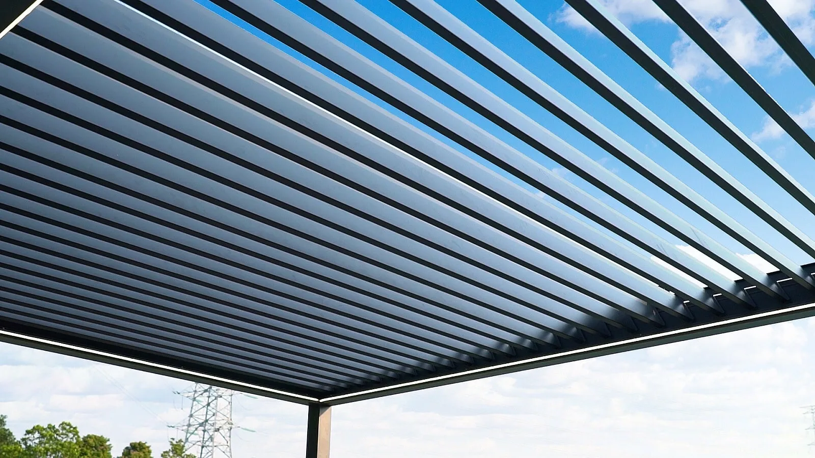 Hliníková pergola LANITPLAST Bioclimatic PREMIUM PLUS