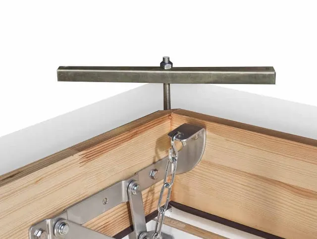 Montážne uholníky pre podkrovné schody Fakro LXK