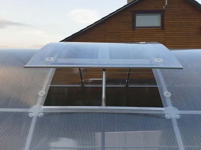 Strešné vetracie okno pre záhradný skleník LANITPLAST Tiberus